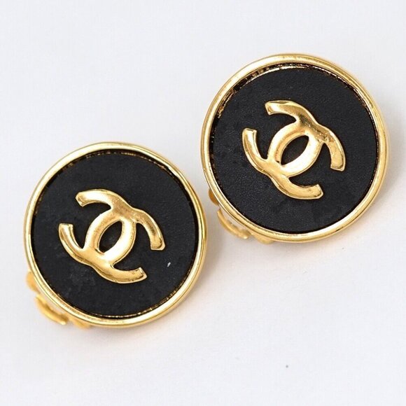 CHANEL CC Logos Black Round Clip-On Earrings Gold Tone 25 Auth - Picture 1 of 16